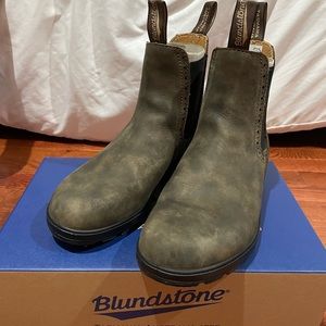 Blundstone rustic brown boots, size UK 6 but fits a US 8- 8 1/2